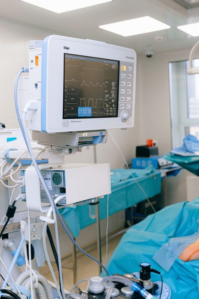 Équipement médical dans une salle d'opération moderne